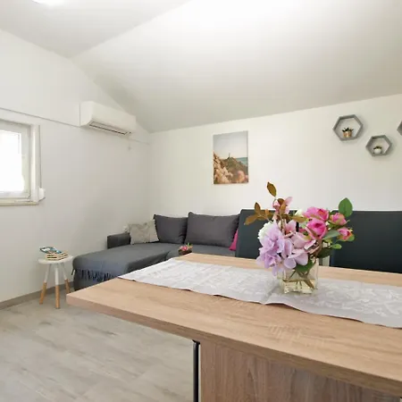 House Ankica 1818 Дом отдыха *