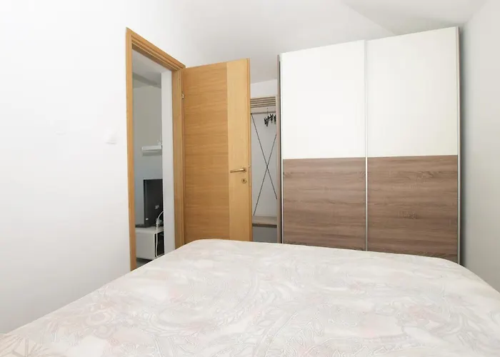 House Ankica 1818 度假居 *